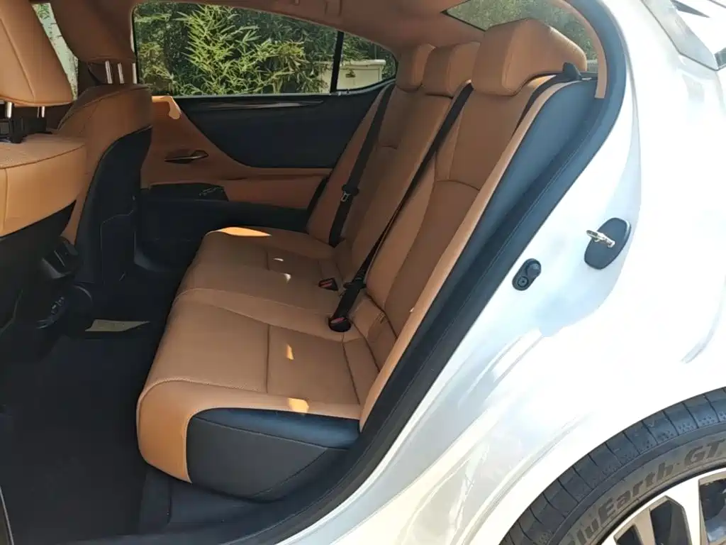 Lexus ES — миниатюра 17