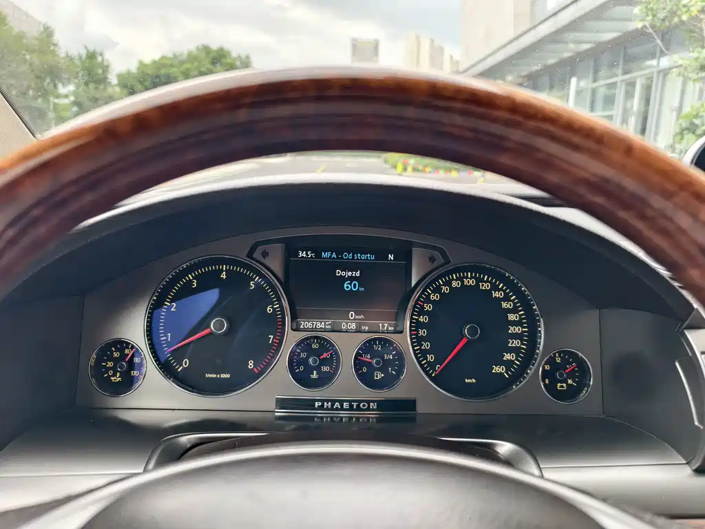 Volkswagen Phaeton — миниатюра 32