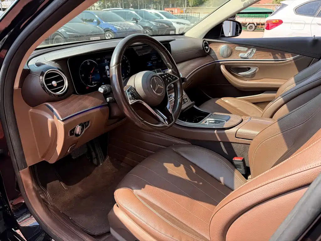 Mercedes-Benz E-Class — миниатюра 7