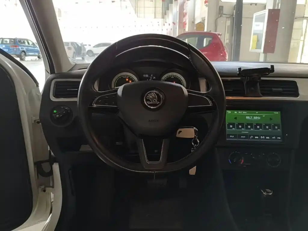 Skoda Rapid Spaceback — миниатюра 11