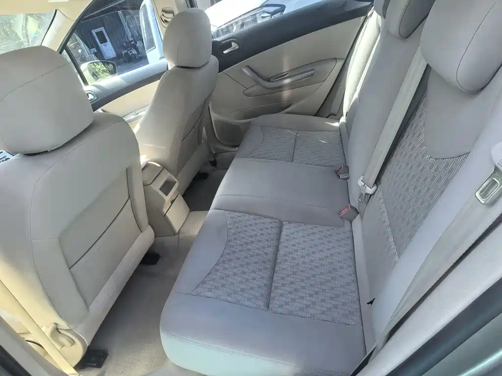 Peugeot 408 — миниатюра 5