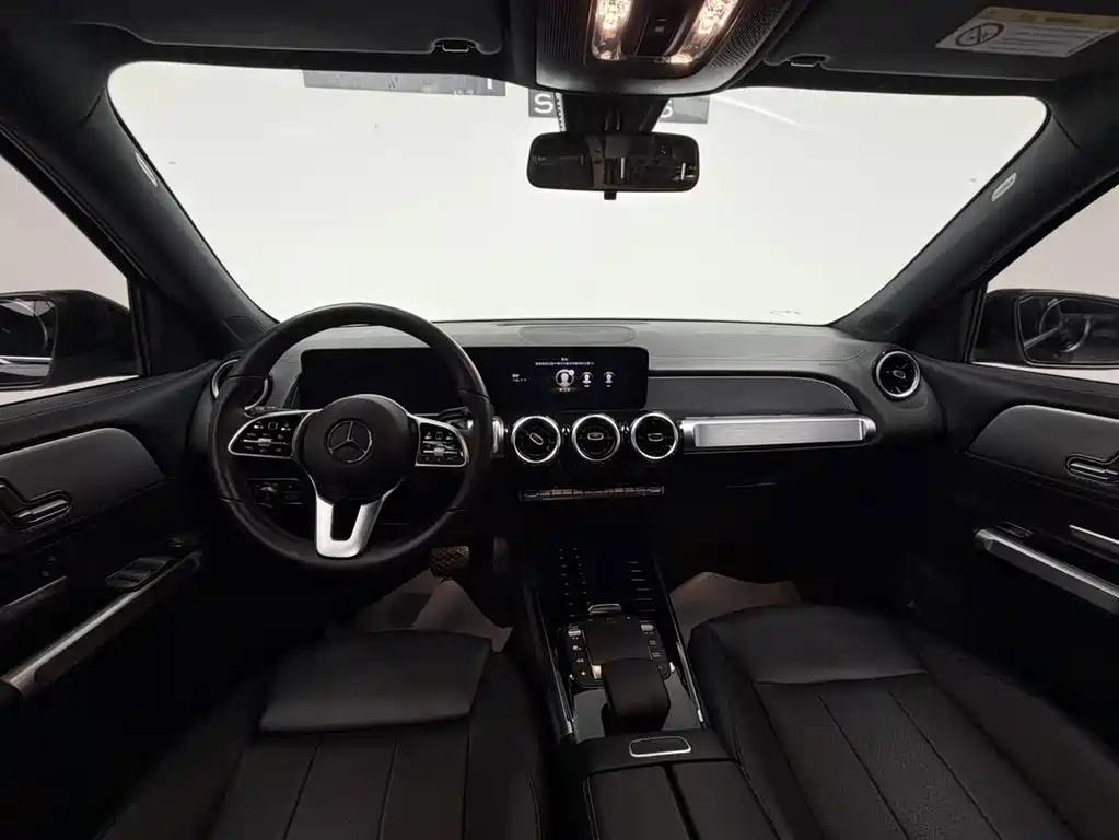 Mercedes-Benz GLB — миниатюра 17
