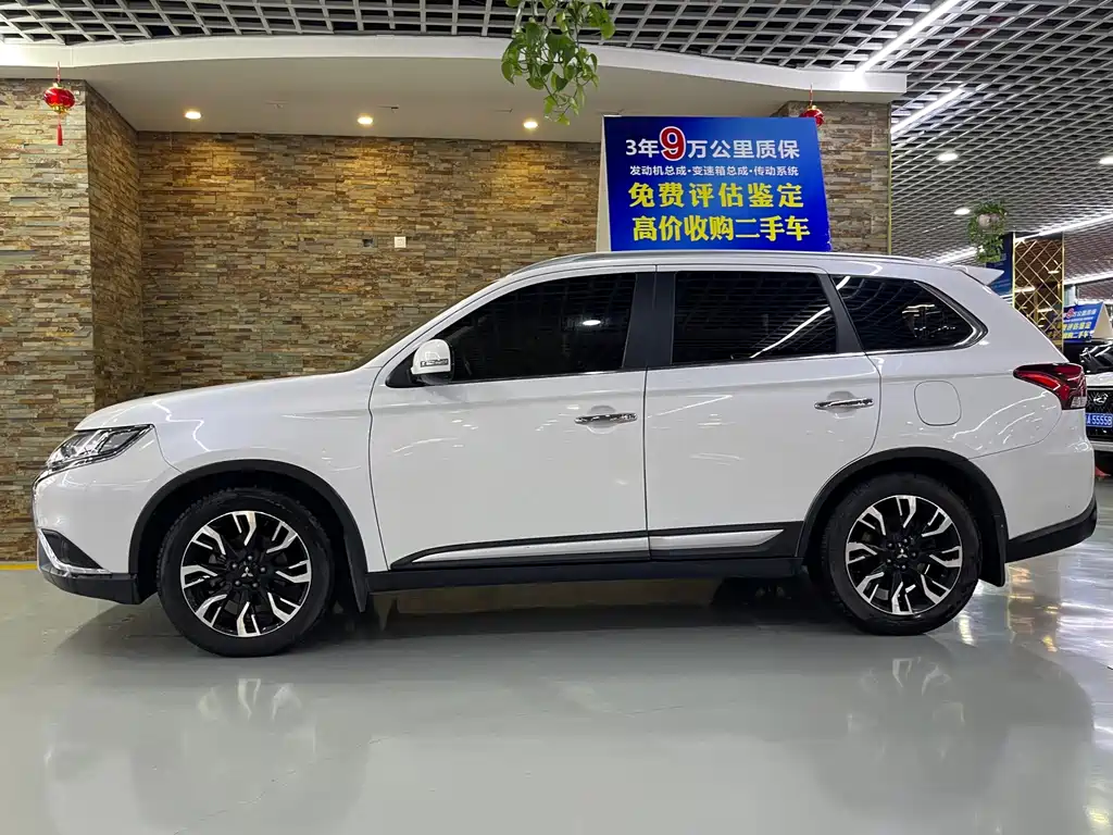 Mitsubishi Outlander — миниатюра 3
