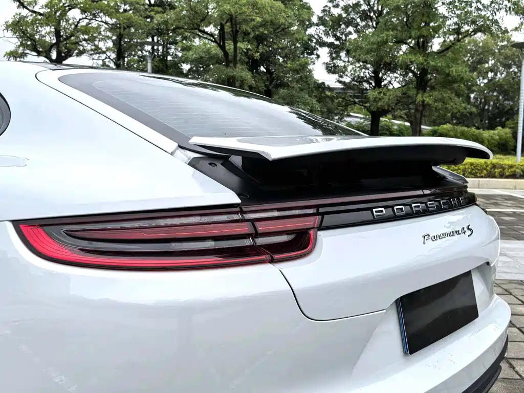 PORSCHE PANAMERA