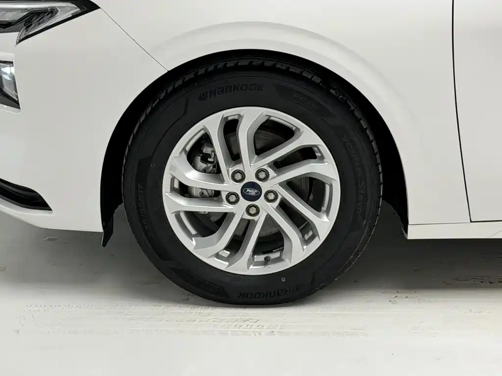 Ford Mondeo — миниатюра 8