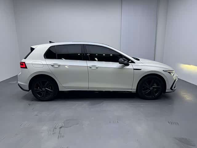 Volkswagen Golf 1.4 л 2022 г. Белый, пробег 40000 км