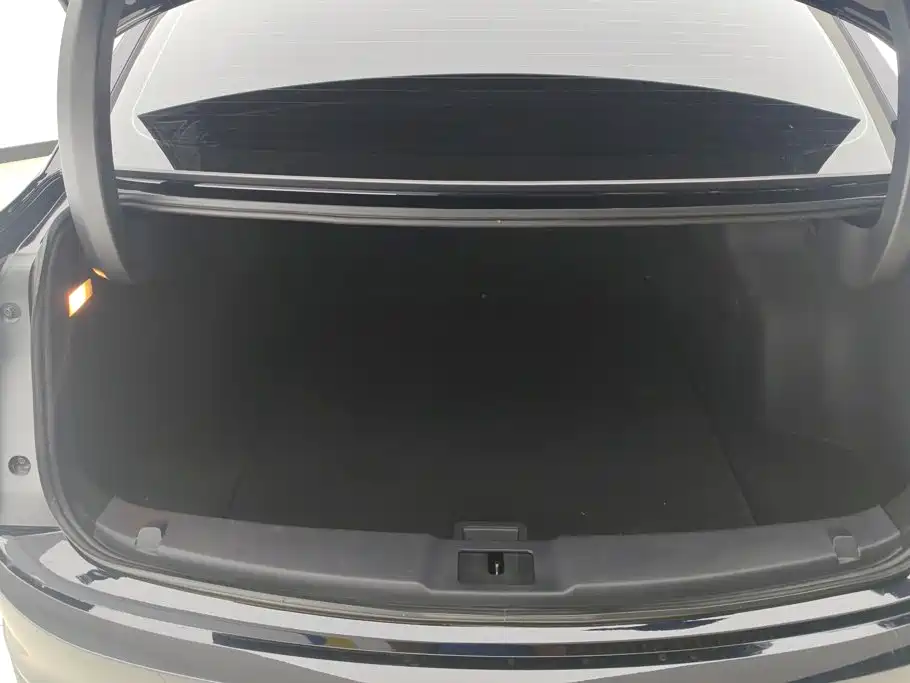 Hongqi Hongqi E-QM5 — миниатюра 4