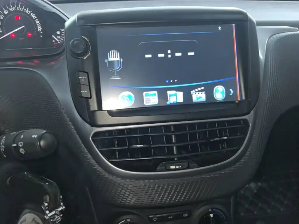 Peugeot 2008 — миниатюра 13