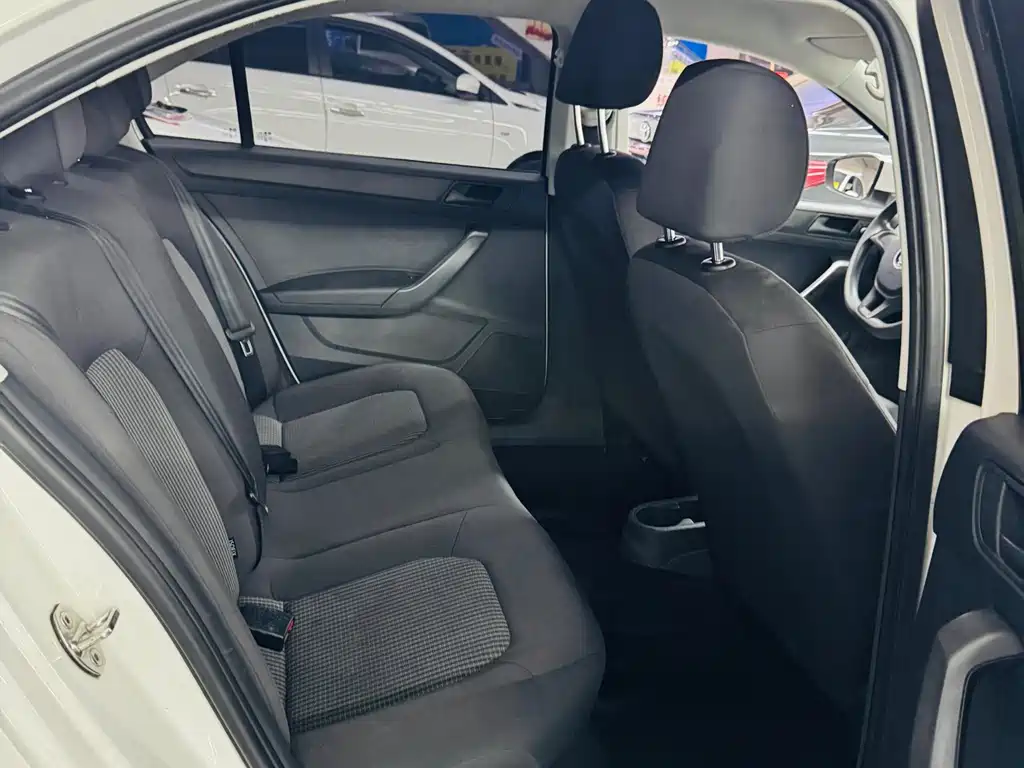 Volkswagen Santana — миниатюра 10