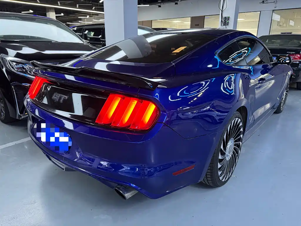 Ford Mustang — миниатюра 7