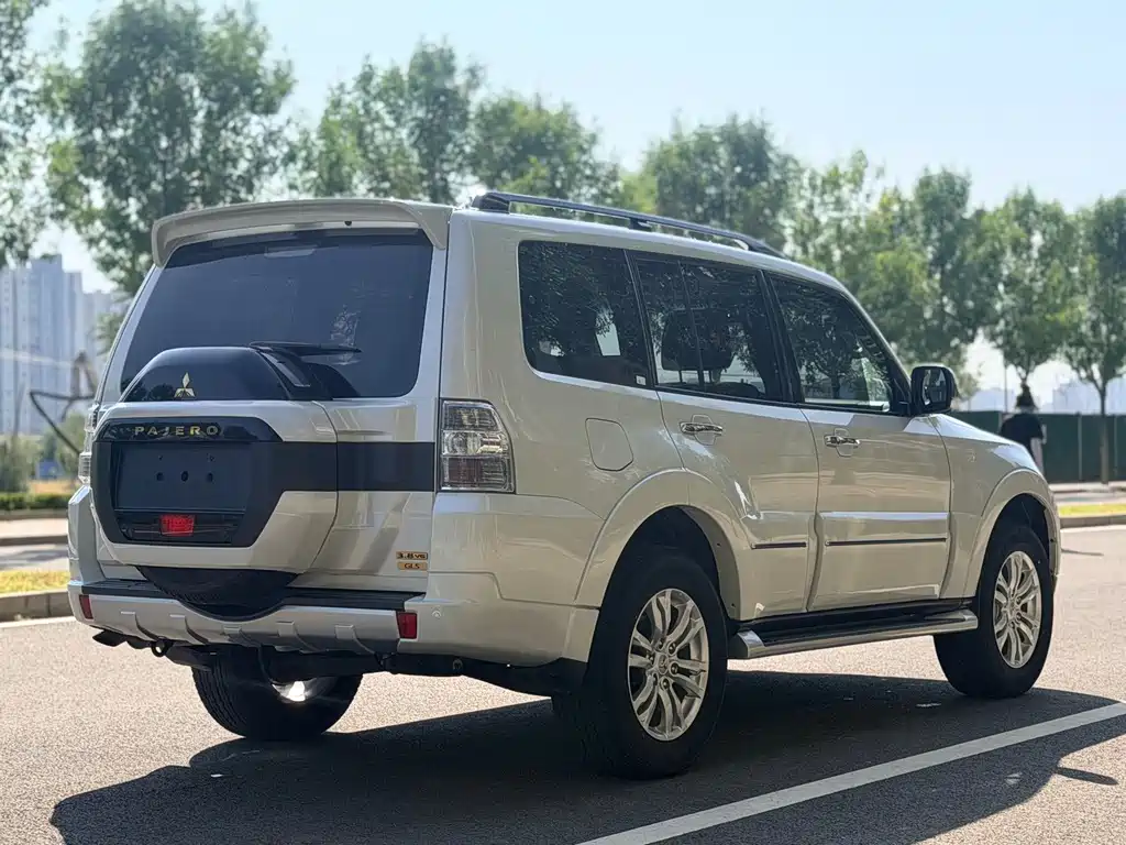 Mitsubishi Pajero (Import) — миниатюра 4