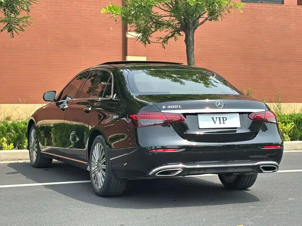 Mercedes-Benz E-Class — миниатюра 8