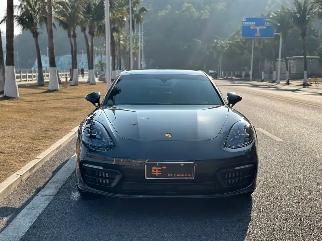 PORSCHE PANAMERA