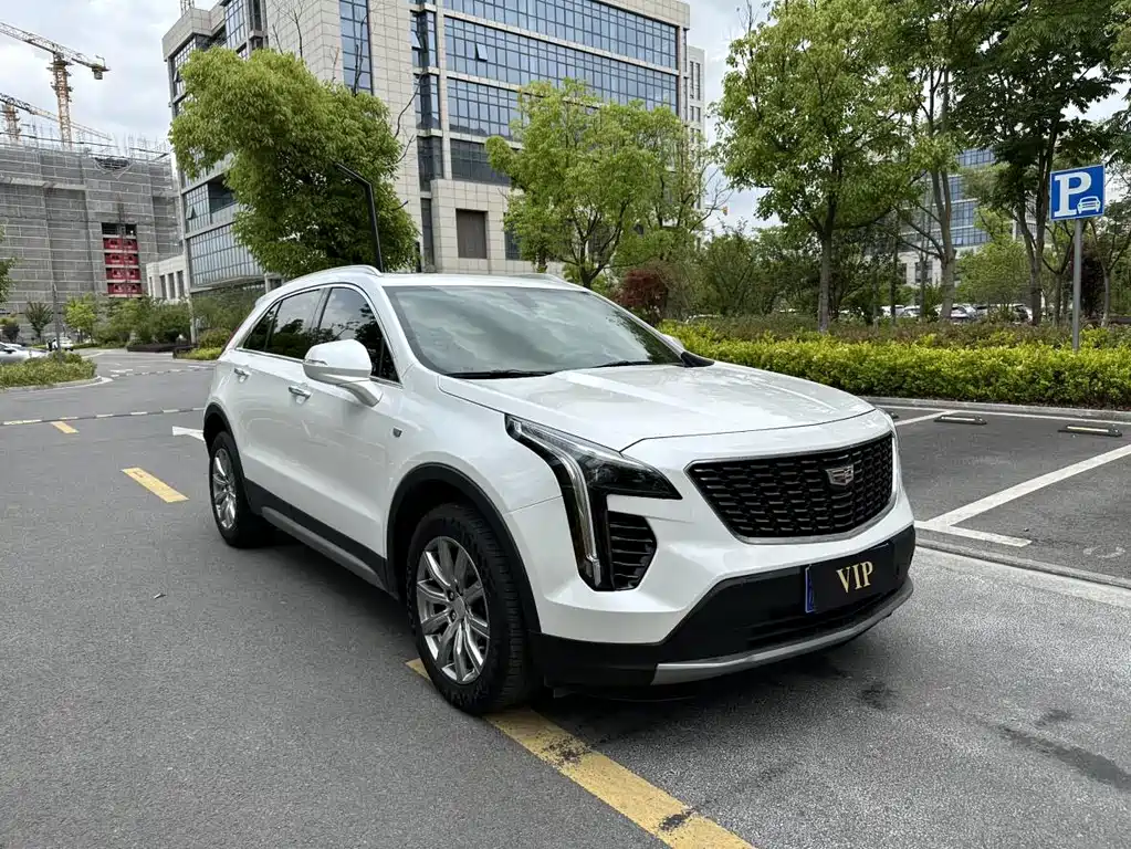 CADILLAC XT4