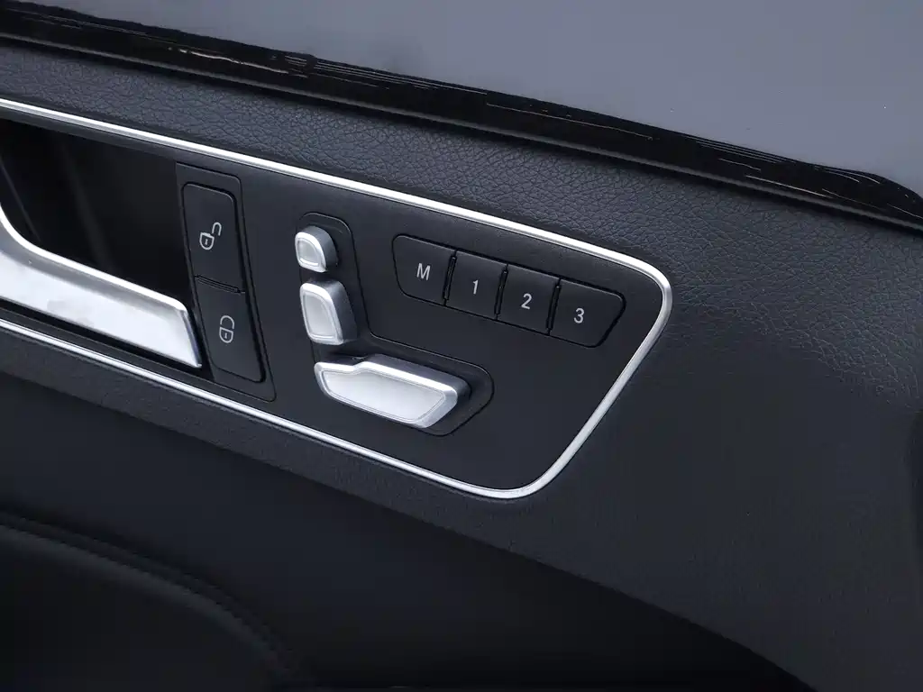 Mercedes-Benz E-Class — миниатюра 13