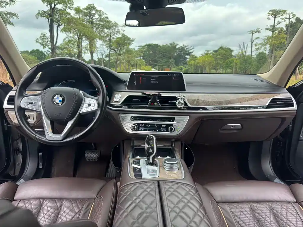 BMW 7 SERIES