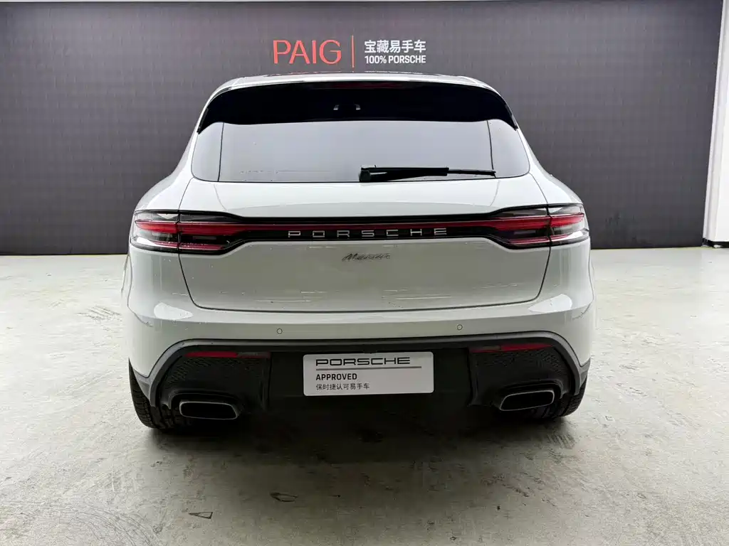 PORSCHE MACAN