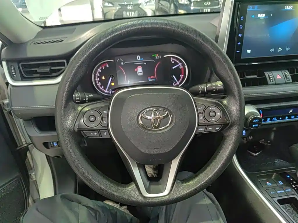 Toyota RAV4 — миниатюра 11