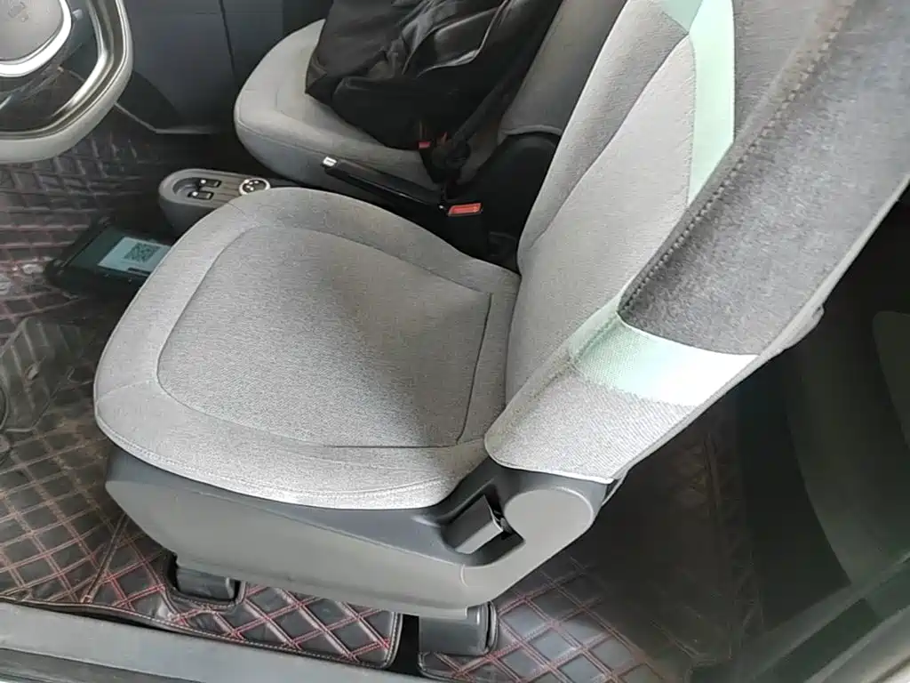 Wuling MINIEV — миниатюра 15