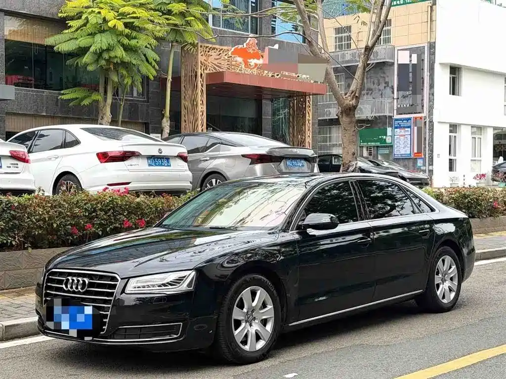 Купить Audi A8