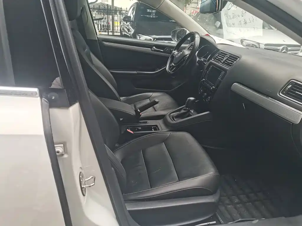 Volkswagen Sagitar — миниатюра 4