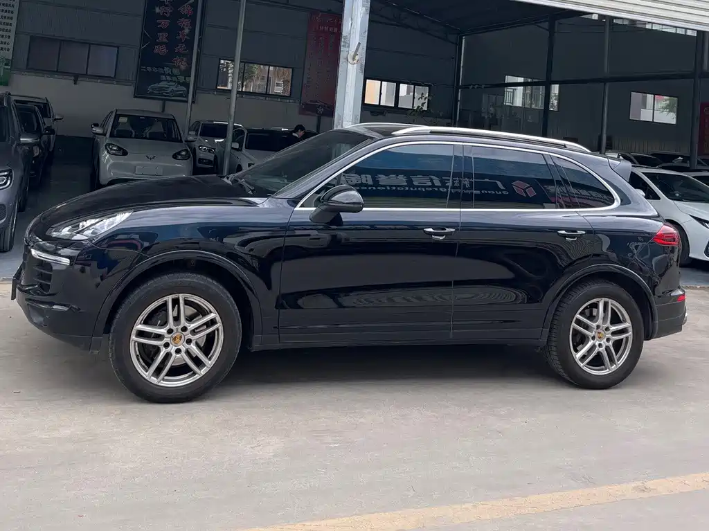 Porsche Cayenne — миниатюра 17