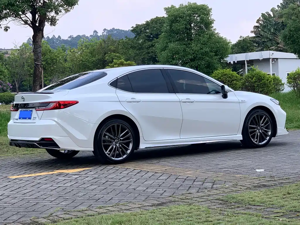 Toyota Camry — миниатюра 6