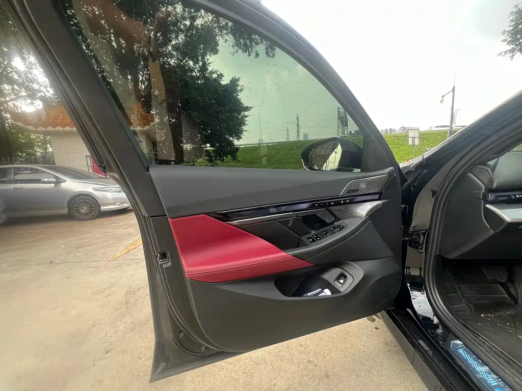 BMW 5 Series — миниатюра 14