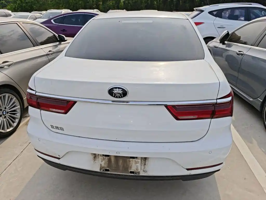 BYD Qin — миниатюра 6