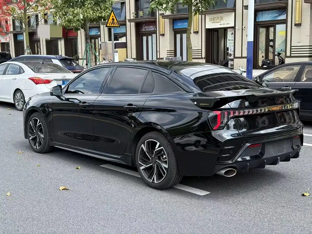 Lynk & Co 03 — миниатюра 12