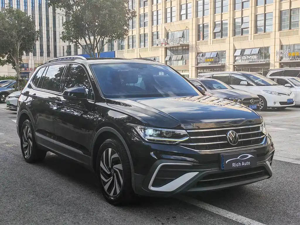 Volkswagen Tiguan L — миниатюра 3