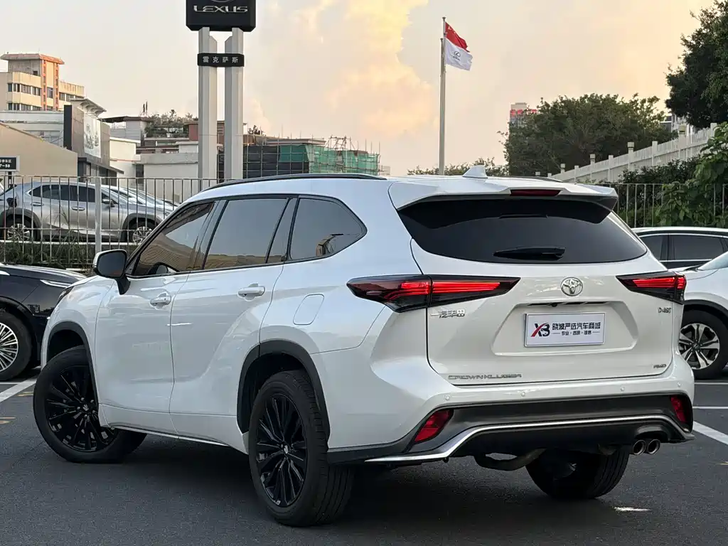 Toyota Crown Kluger 2024 2.0T