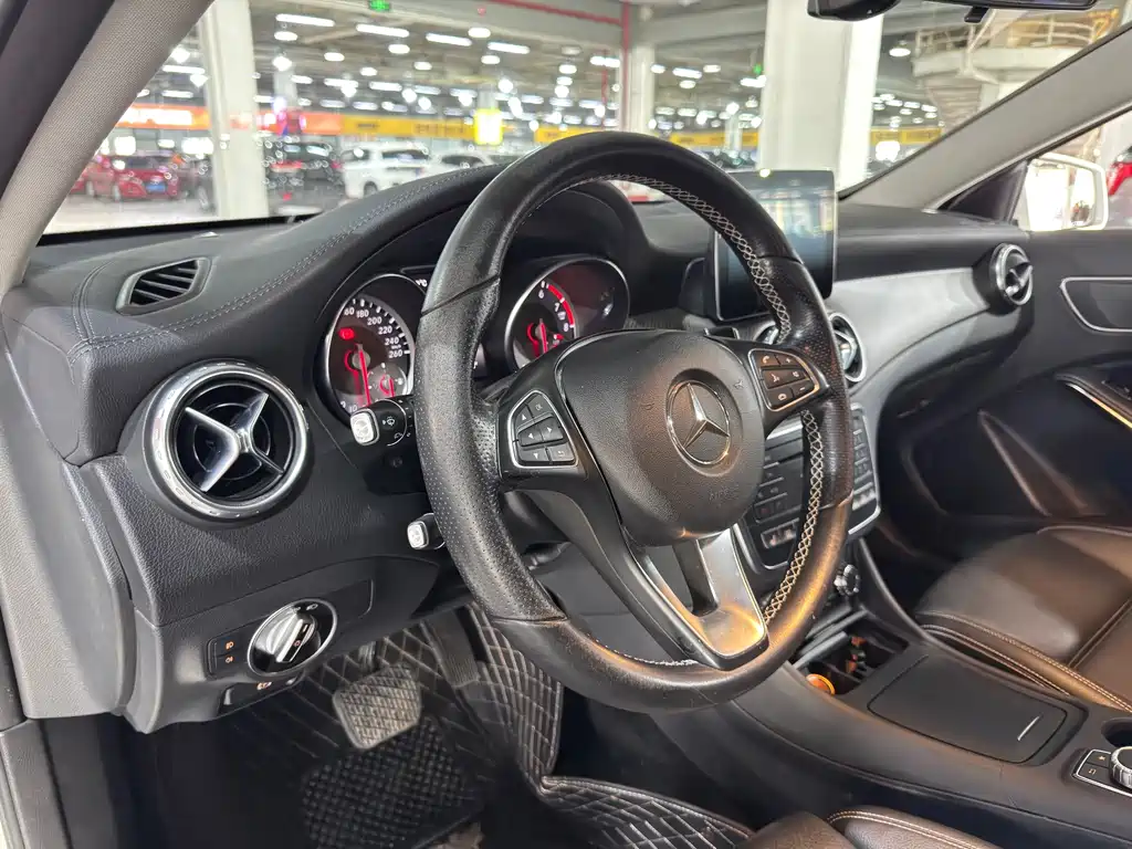 Mercedes-Benz GLA — миниатюра 12