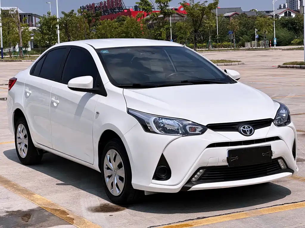 Toyota Yaris L — миниатюра 3