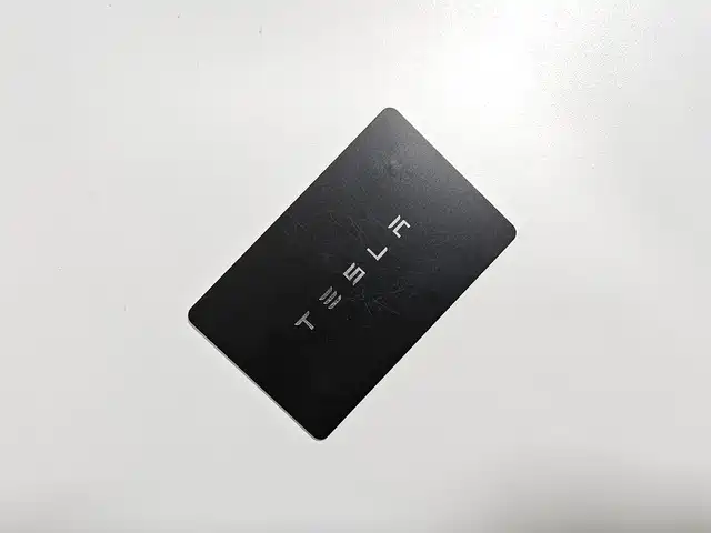 Tesla Model Y — миниатюра 7