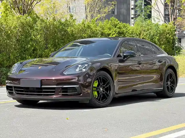 PORSCHE PANAMERA