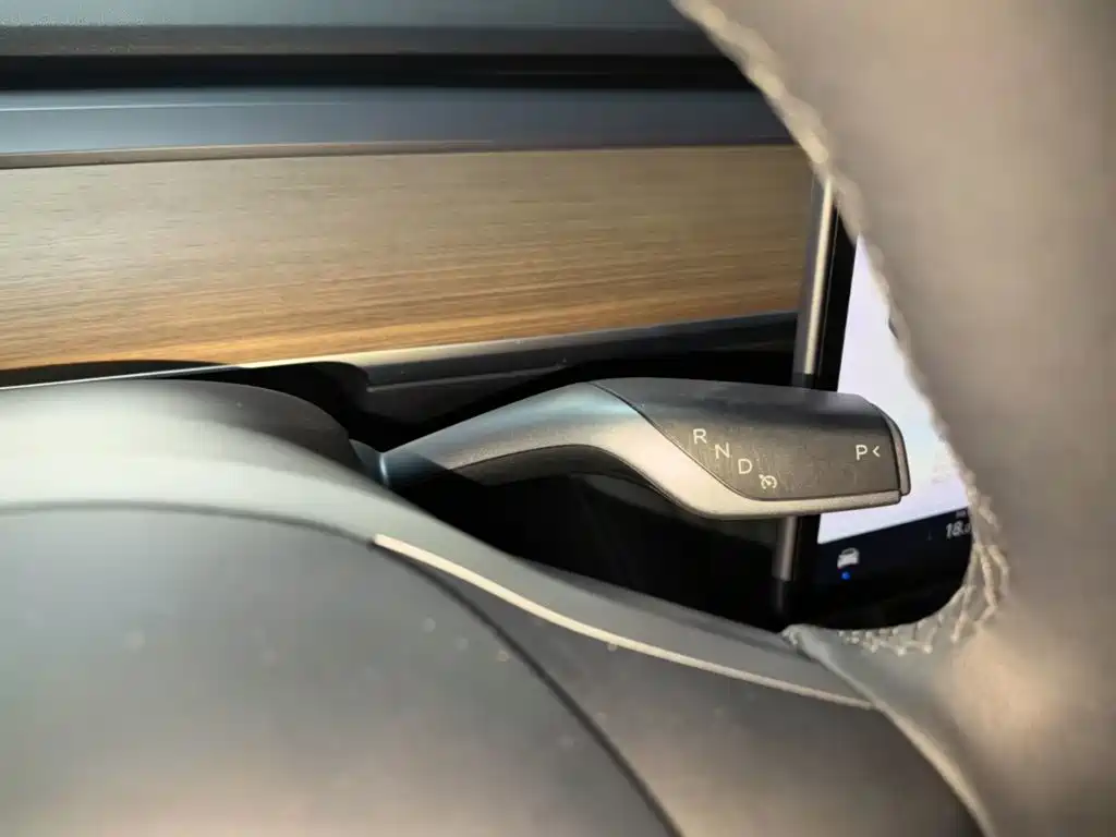 Tesla Model Y — миниатюра 14