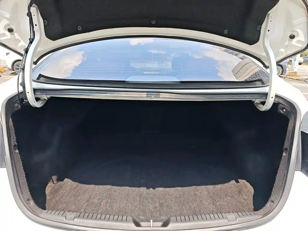 Hyundai Elantra Langdong — миниатюра 26