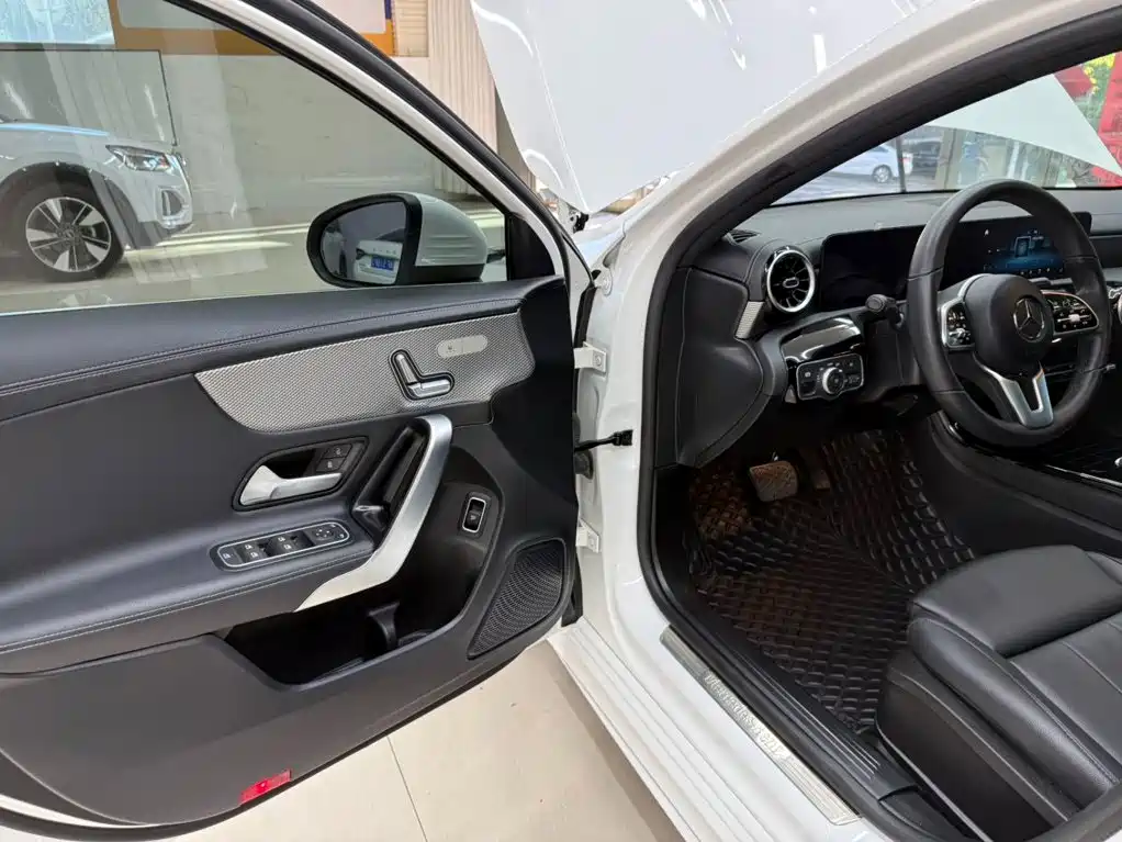 Mercedes-Benz A-Class — миниатюра 8