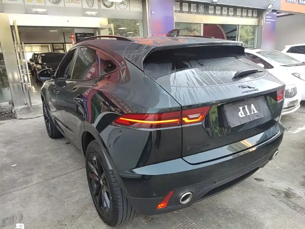 Jaguar E-PACE — миниатюра 5