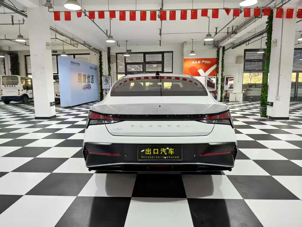 Hyundai Elantra — миниатюра 5