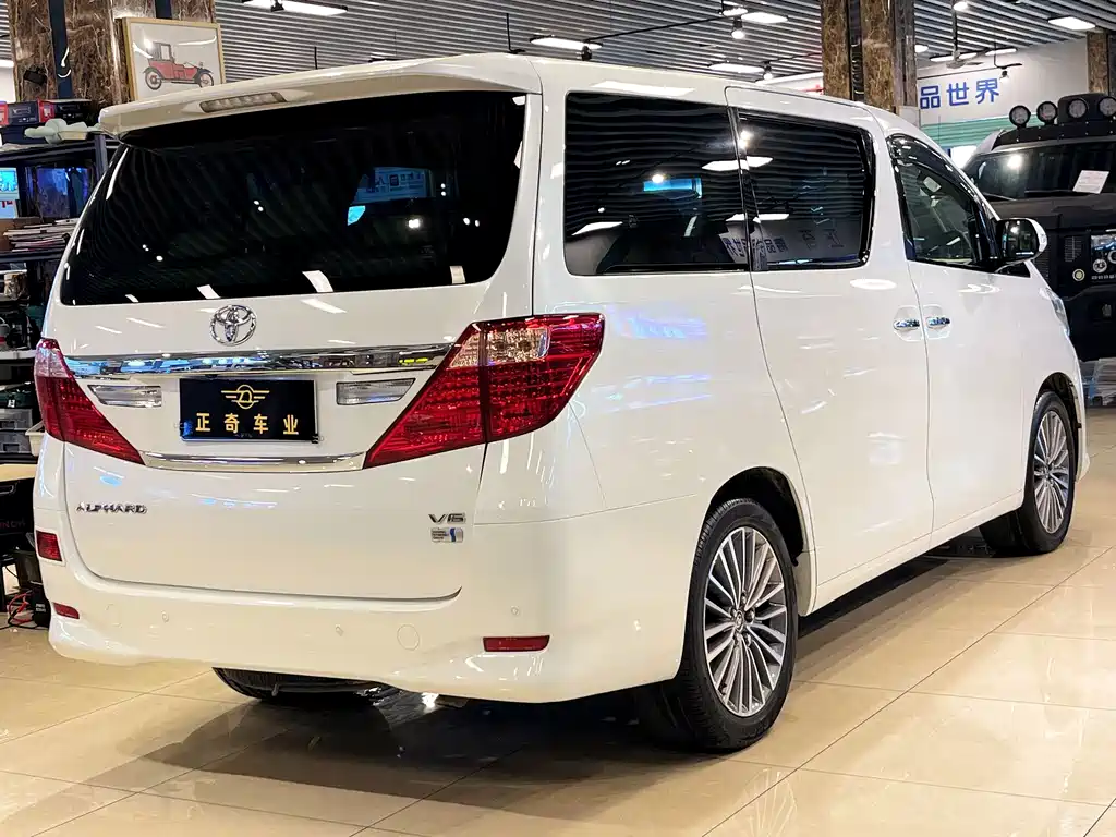 Toyota Alphard — миниатюра 6
