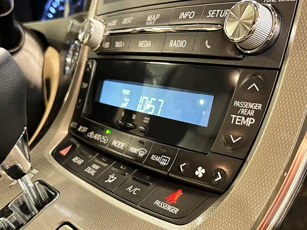 Toyota Alphard — миниатюра 12