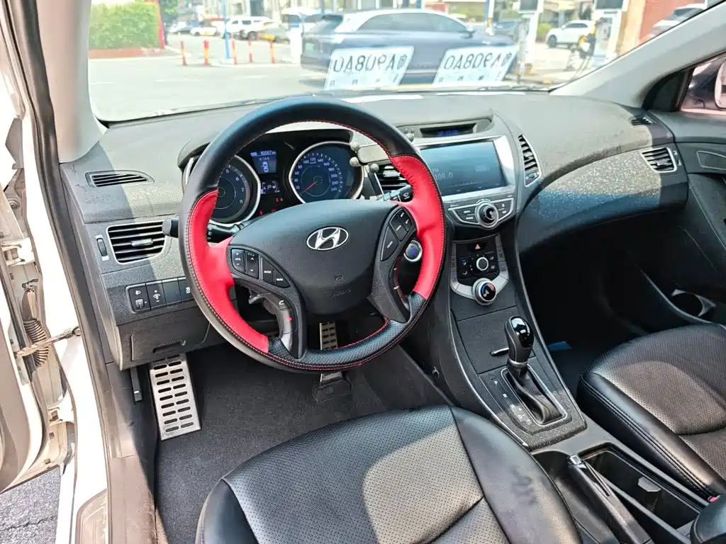Hyundai Elantra Langdong — миниатюра 12