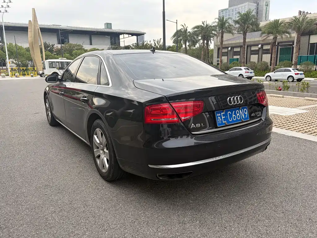 Audi A8 — миниатюра 7