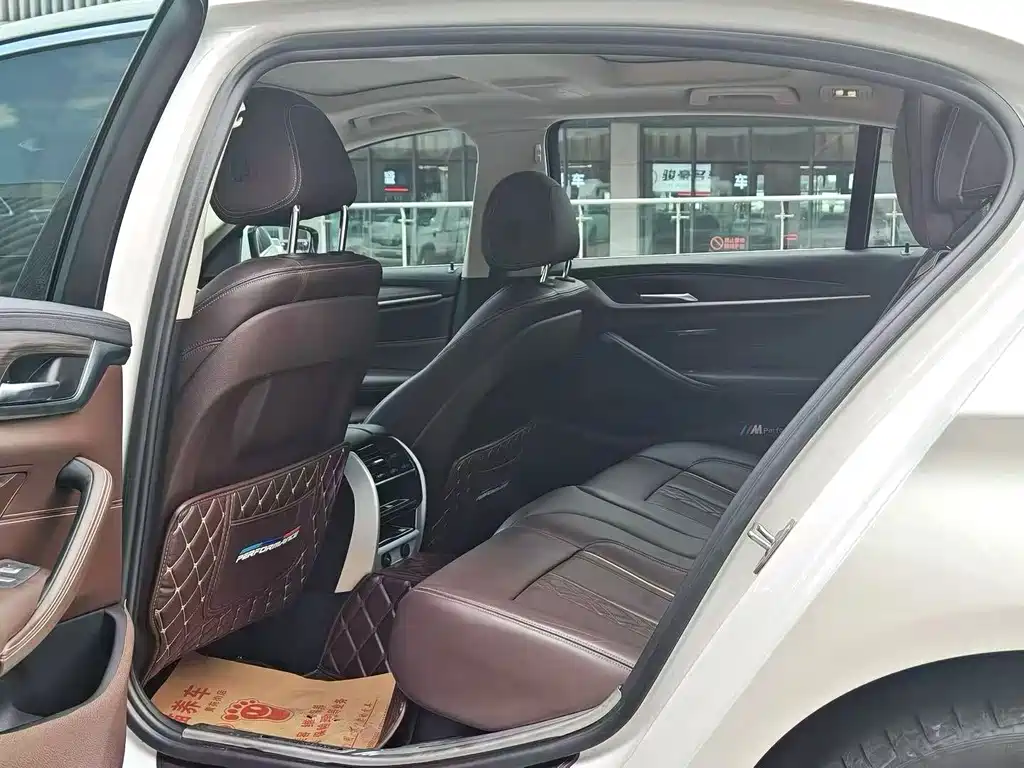 BMW 5 Series — миниатюра 3