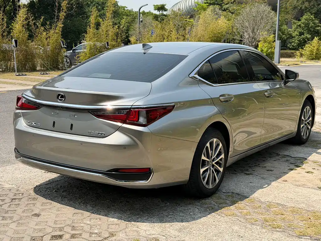 Lexus ES 2022 200