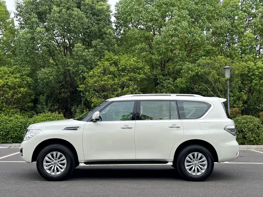 Nissan Patrol — миниатюра 6