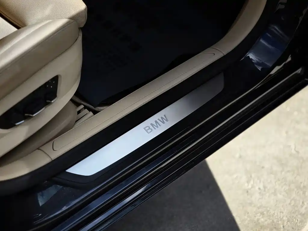 BMW 7 Series — миниатюра 13