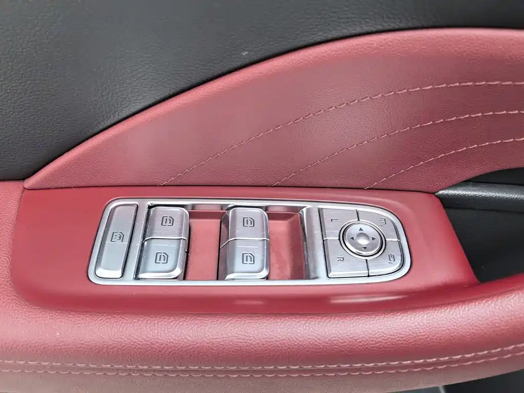 Hongqi Hongqi H5 — миниатюра 9